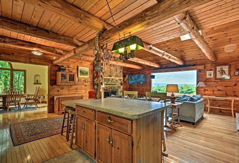 Bedford House On 1 Acre W/ Deck, Views!