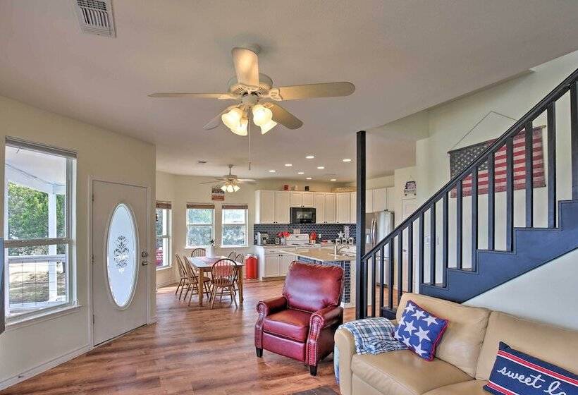 Canyon Lake Home W/ Game Room < 1 Mi To Boat Ramp!