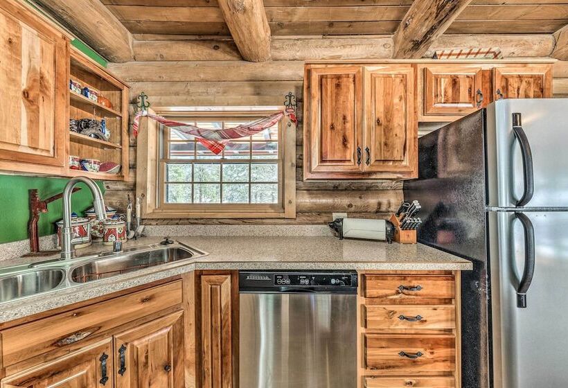 Cozy Alto Cabin On 2 Acres: Near Fishing & Skiing!
