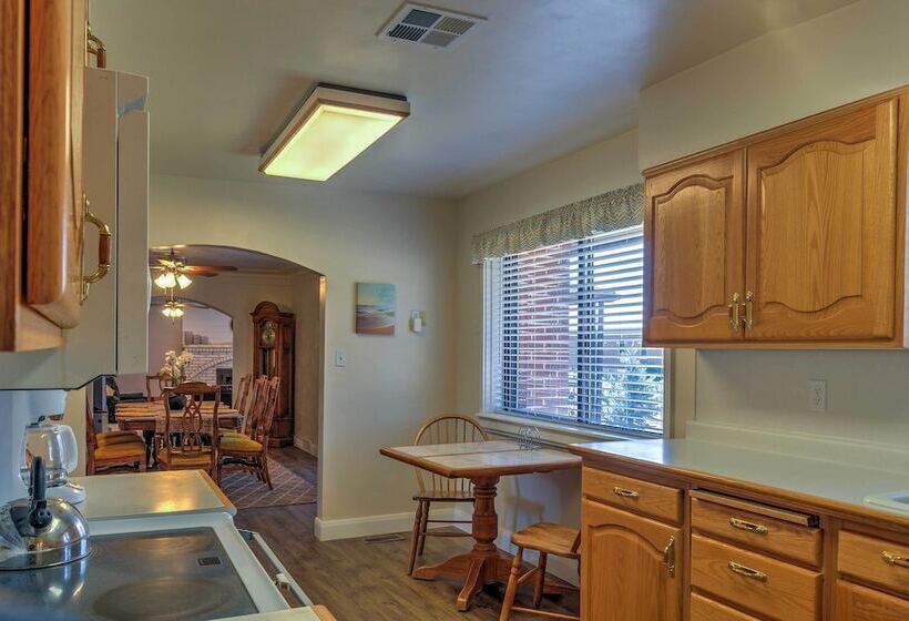 Central Escalante Home ~ 5 Mi To Grand Staircase!