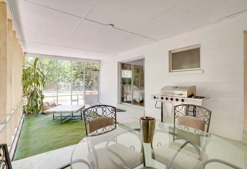 Charming Mid Century House   Just Steps To Lake!