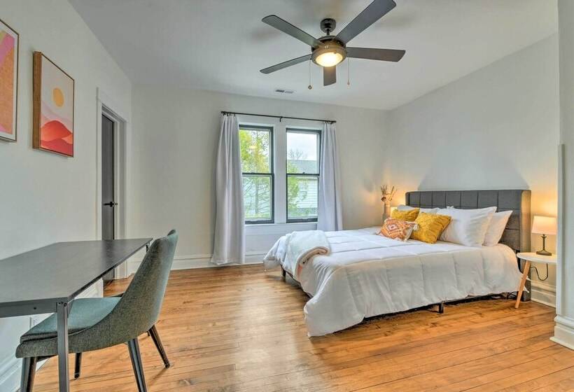 Oak Park Home W/ Fire Pit   5 Mi To Garfield Park!