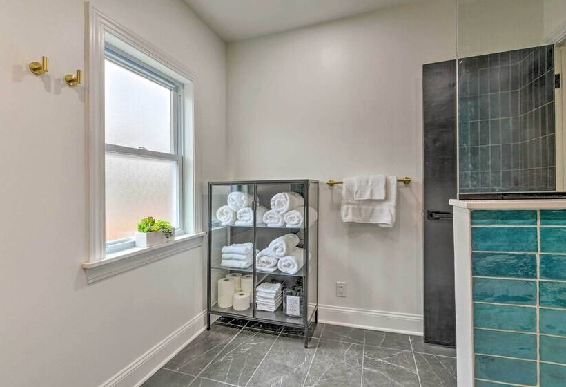 Oak Park Home W/ Fire Pit   5 Mi To Garfield Park!