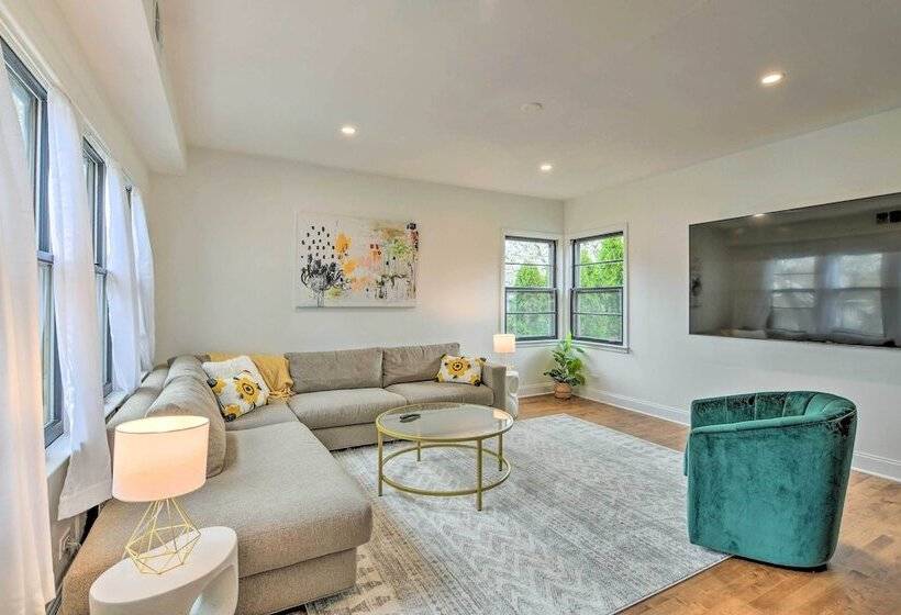 Oak Park Home W/ Fire Pit   5 Mi To Garfield Park!