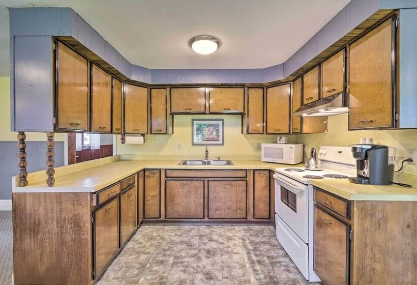 Charming Stanley Home W/ Yard, 7 Mi To Seneca Lake