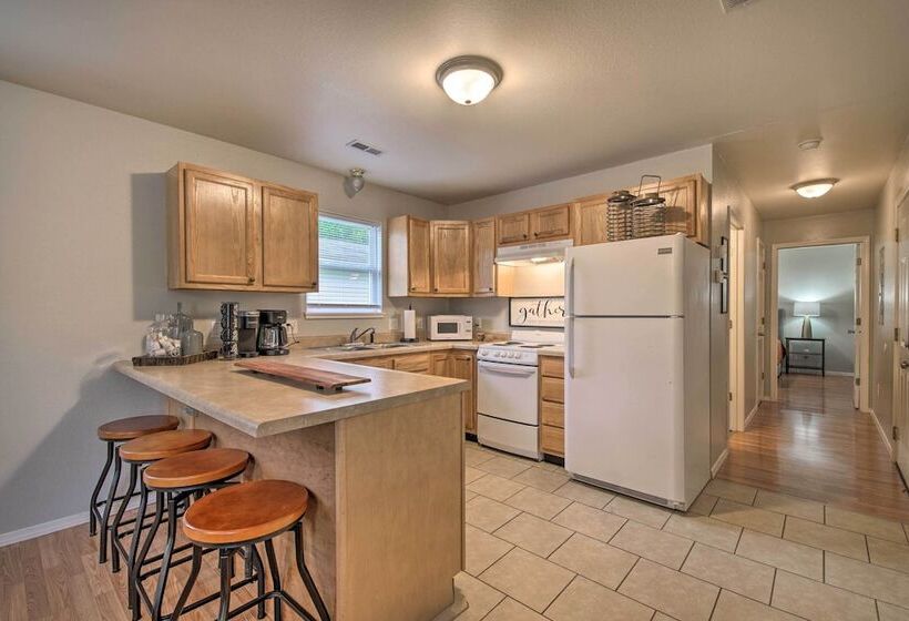 Comfy West Plains Home < 1 Mi To Main Street!