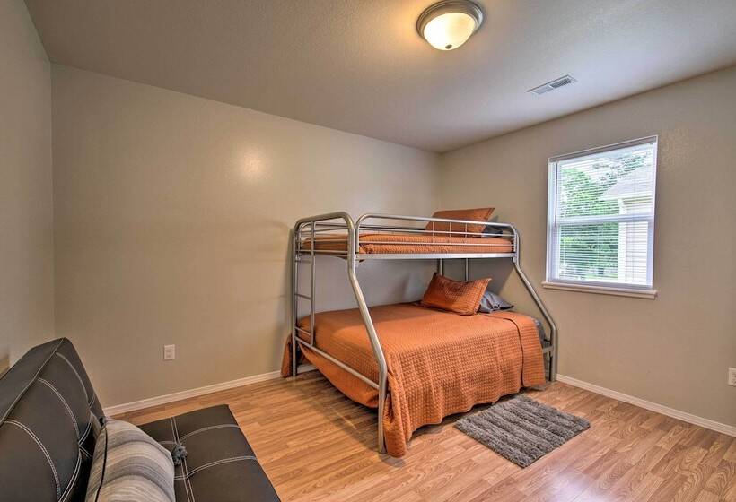 Comfy West Plains Home < 1 Mi To Main Street!