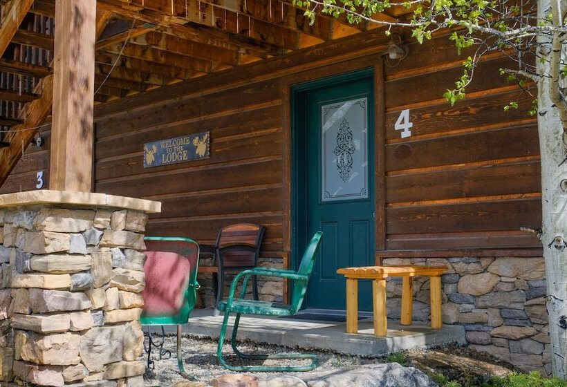 Cozy Grand Lake Mountain View Lodge