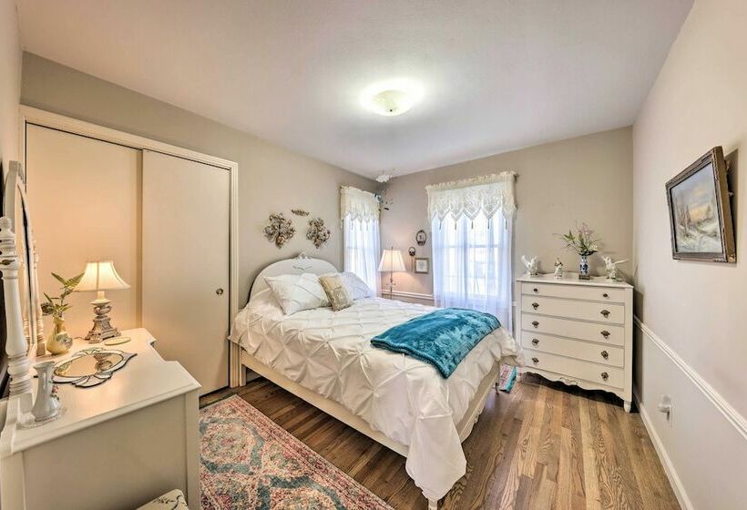 Cozy Kansas City Home W/ Yard   9 Mi To Dtwn!