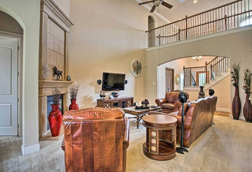 4 Mi To Grapevine Lake: Texas Home W/ Media Room