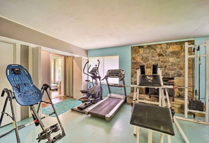 Fitness Lover S Paradise W/ Creek Access!