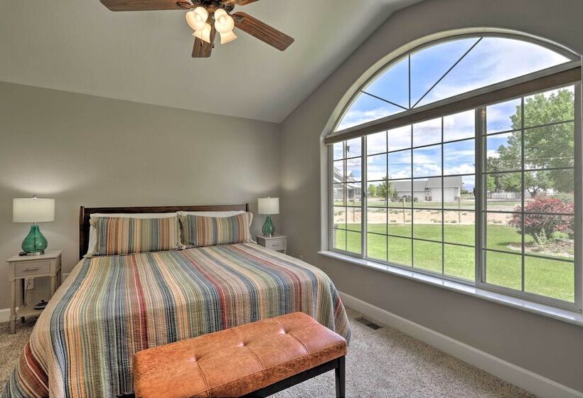 Home W/ Grill ~ 4 Miles To Co National Monument!