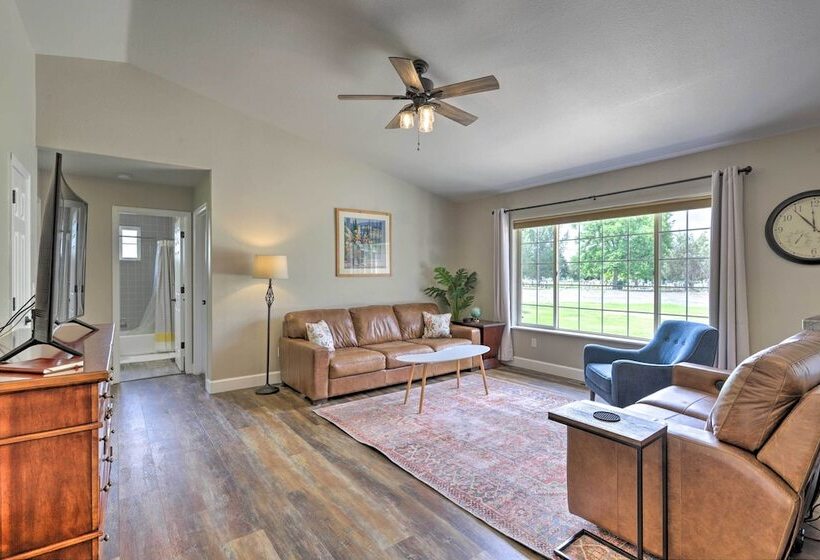 Home W/ Grill ~ 4 Miles To Co National Monument!