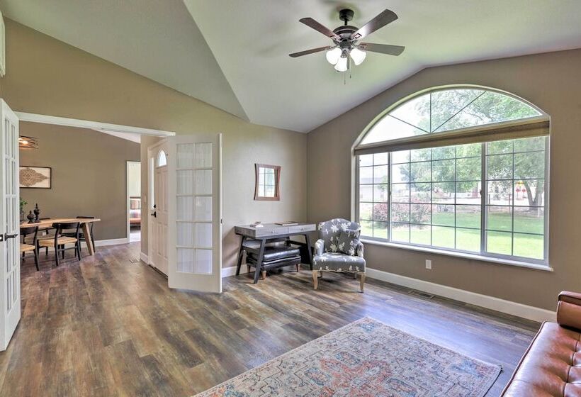 Home W/ Grill ~ 4 Miles To Co National Monument!