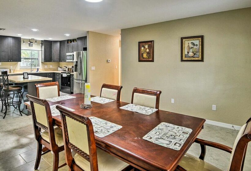 Inviting Daytona Beach Abode: Great Location!