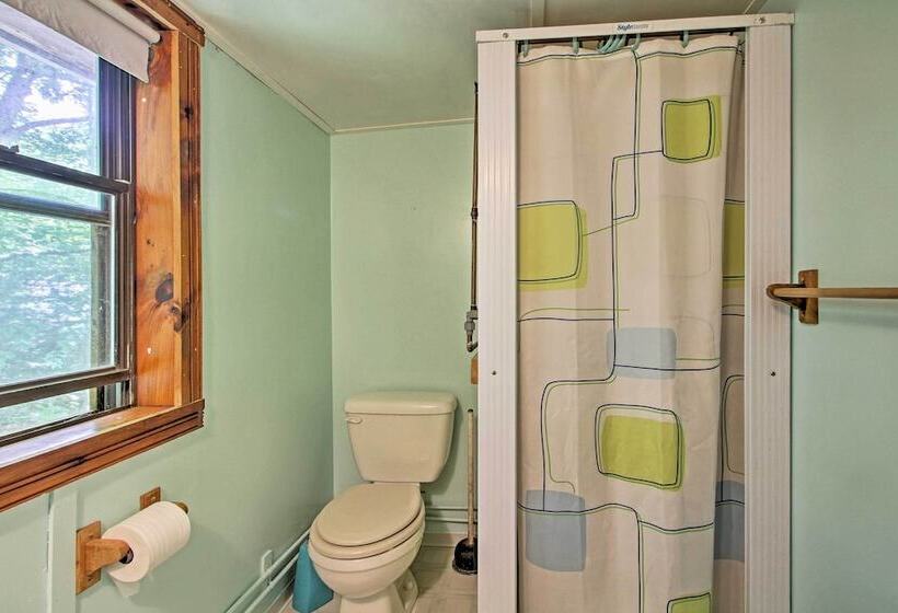 Lake Stinson Cottage W/ Sunroom & Shared Dock!