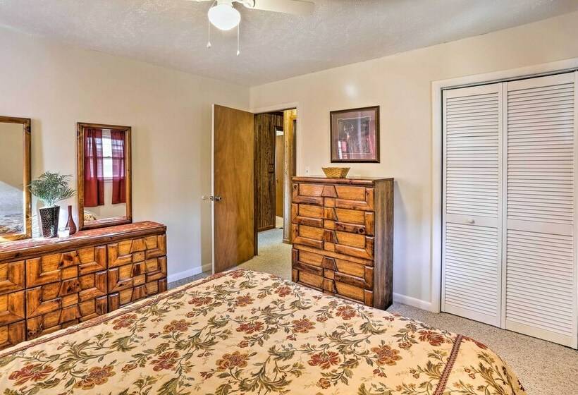 Lake Waccamaw Home W/ Fenced Yard & Shared Pier!