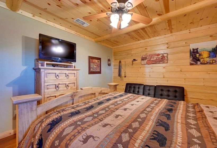 Broken Bow Cabin W/ Hot Tub & Deck   4 Mi To Lake!