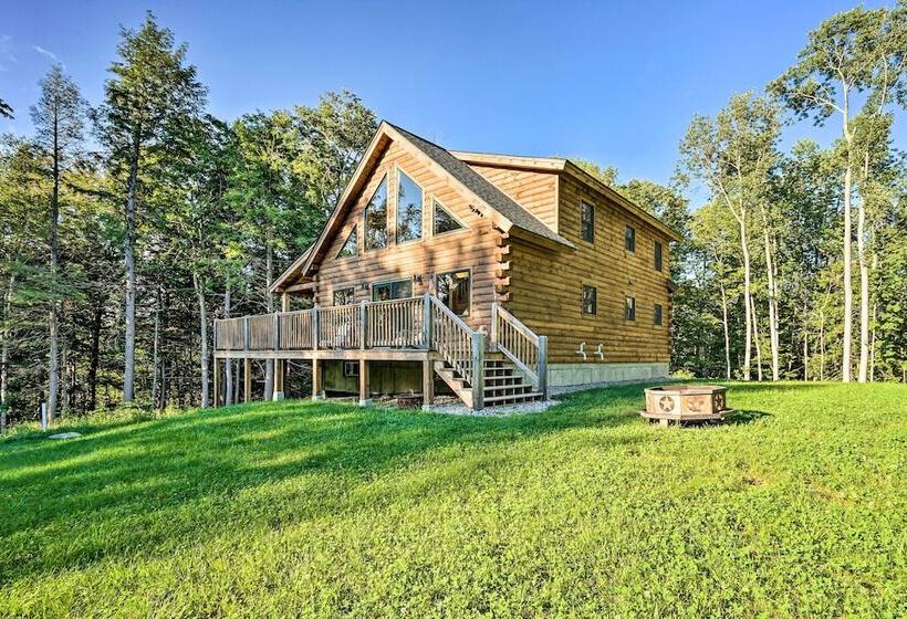 Londonderry Chalet W/ Deck, Fire Pit & Views!