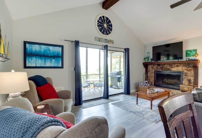 Hot Tub & Deck: Margaritaville Resort Retreat!