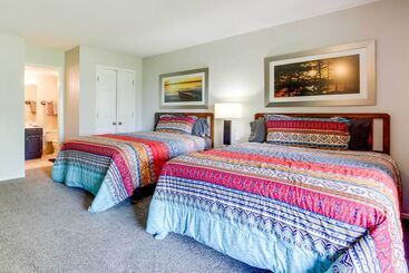 Hot Tub & Deck: Margaritaville Resort Retreat!