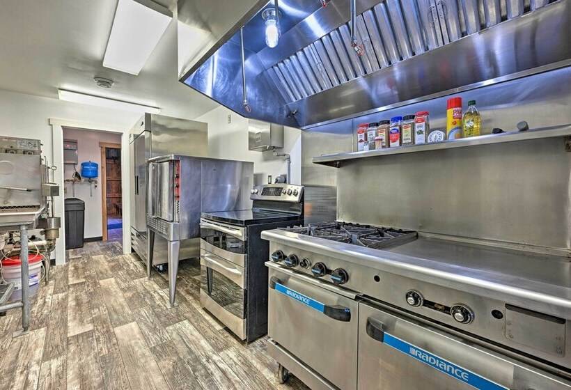 Massive Hatfield  Loon Lodge  W/ Roller Rink