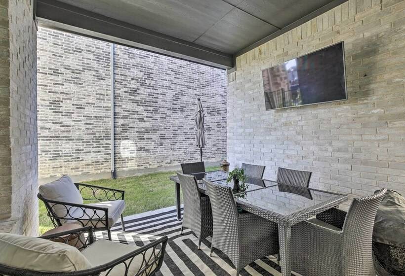 Modern Frisco Hideout W/ Patio & Game Room!