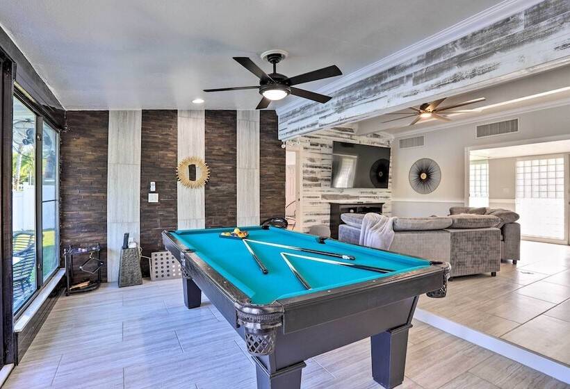 Modern Seminole Home W/ Patio, 3 Mi To Beach!