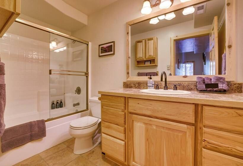 Mountain Escape: Scattered Pines Cabin W/ Deck!