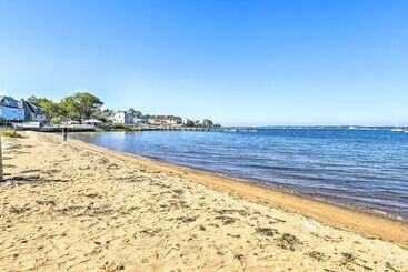 New Haven Gem W/ Private Pool, Walk To Beach!
