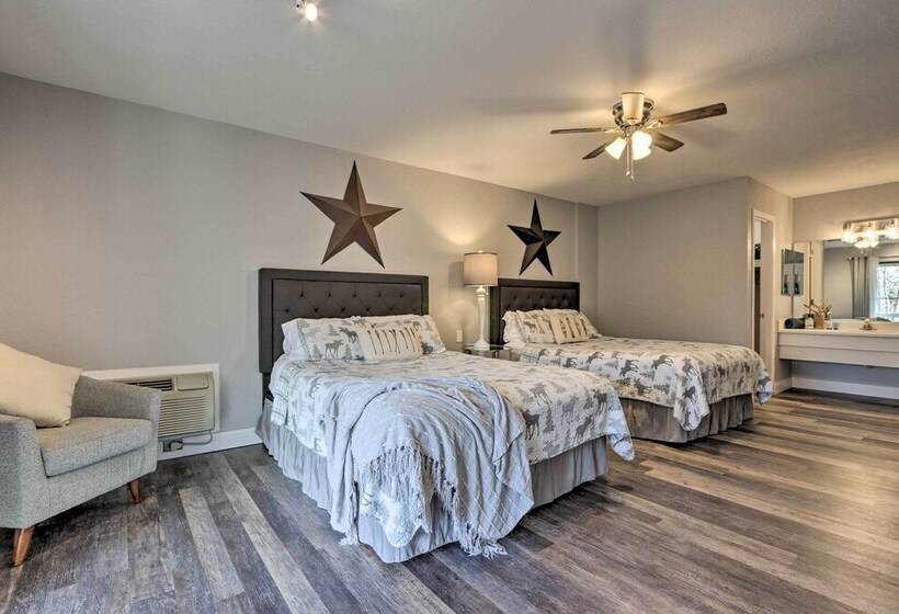 Osage Beach Family Home With Resort Perks!