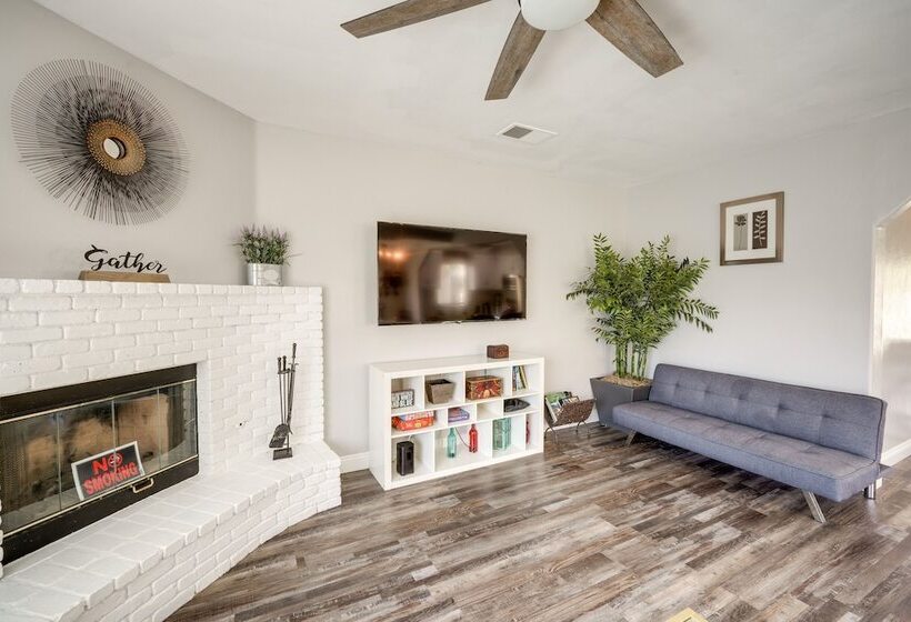 Pet Friendly Family House W/ Pool & Backyard