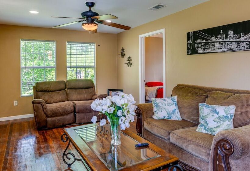 Pet Friendly Victoria Home   Kayak, Fish & Golf!