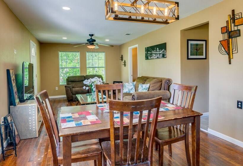 Pet Friendly Victoria Home   Kayak, Fish & Golf!