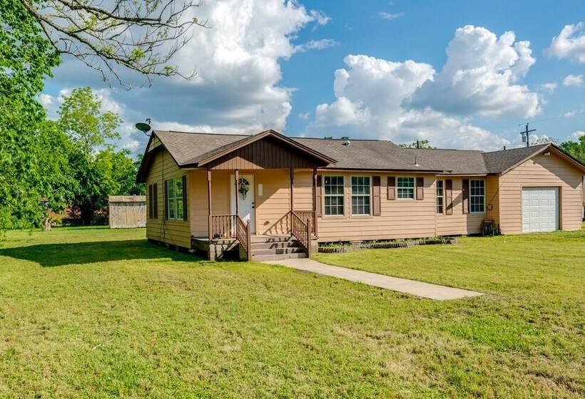 Pet Friendly Victoria Home   Kayak, Fish & Golf!
