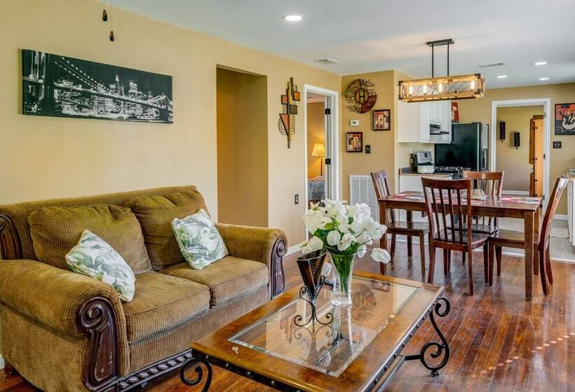 Pet Friendly Victoria Home   Kayak, Fish & Golf!