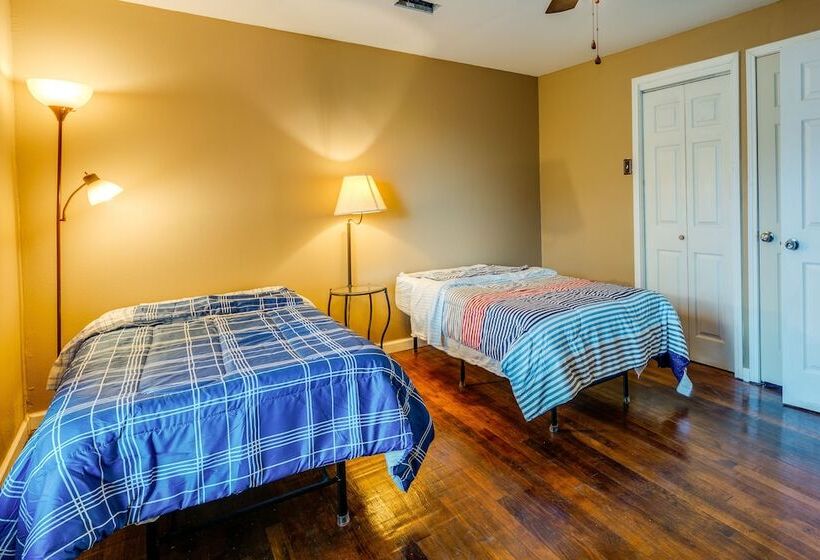 Pet Friendly Victoria Home   Kayak, Fish & Golf!