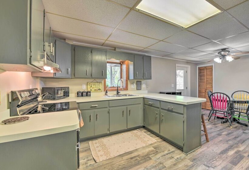 Pet Friendly Waynesville Home W/ Mountain Views!