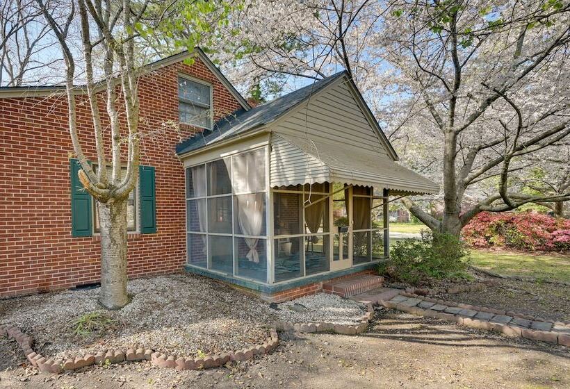Quaint Goldsboro Home W/ Screened In Porch!