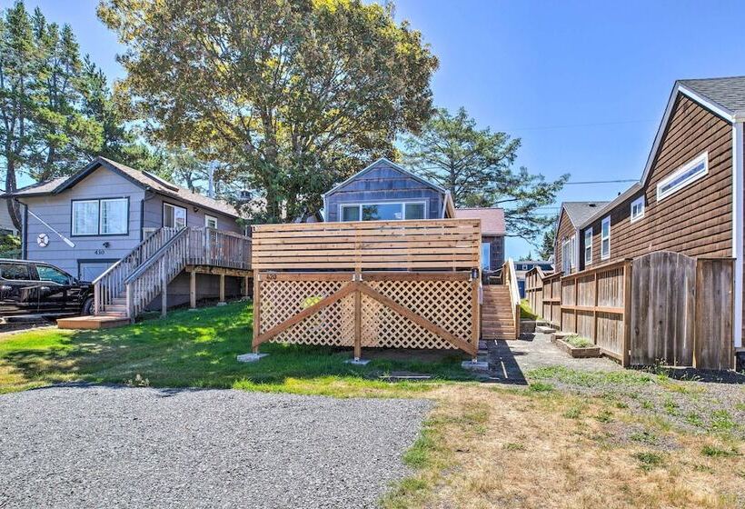 Quaint  Sur La Mer  Cottage W/ Deck, Fire Pit