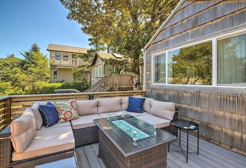 Quaint  Sur La Mer  Cottage W/ Deck, Fire Pit