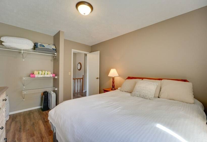 Reeds Spring Retreat W/ Lakeview Deck + Grill