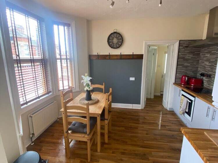 إقامة Charming 2 Bed House In Dawlish Town Centre