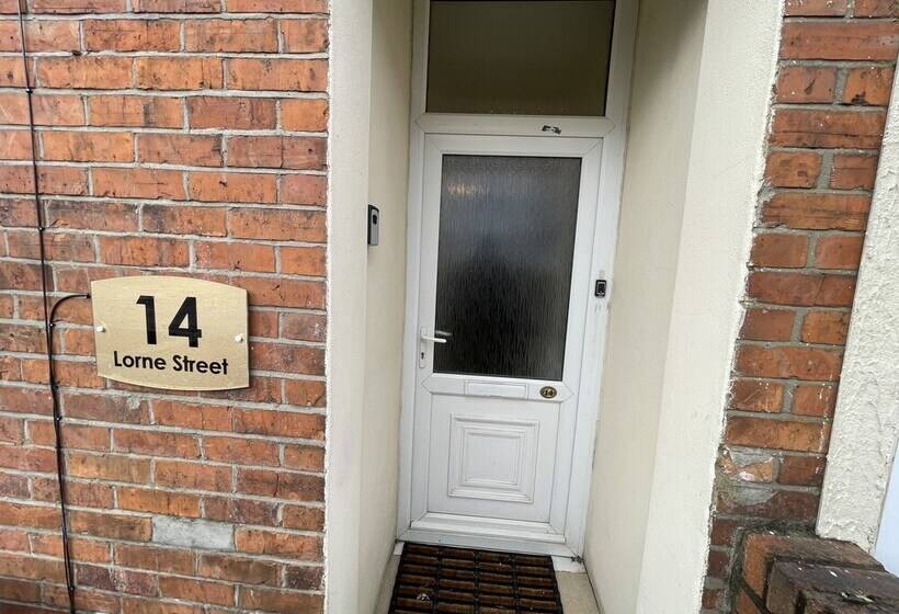 레지던스 Impeccable 4 Bed Home Away From Home In Swindon