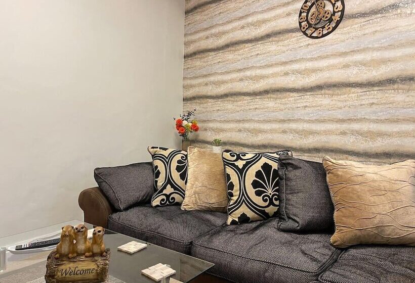 레지던스 Impeccable 4 Bed Home Away From Home In Swindon