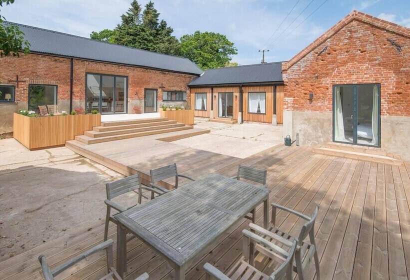 Резиденция Simple Coastal Luxury Near Southwold Sleeps 10