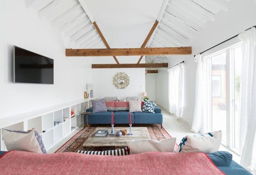 Резиденция Simple Coastal Luxury Near Southwold Sleeps 10