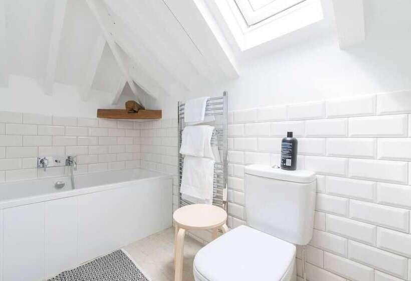 Резиденция Simple Coastal Luxury Near Southwold Sleeps 10