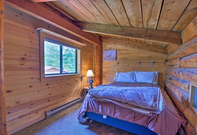 Rustic Idaho Cabin < 10 Mi To Payette Lake!