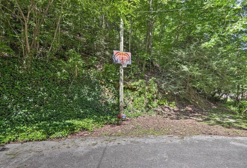 Serene Pigeon Forge Hideaway W/ Game Room!
